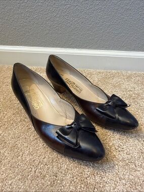 Vintage Salvatore Ferragamo Heels Brown Leather 9.5AA Bow Toe Italy 60s 70s